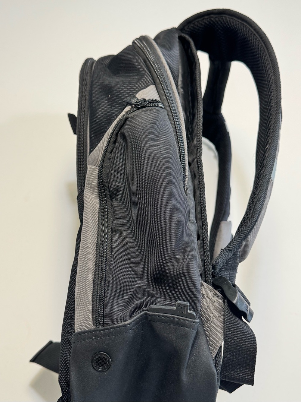 ful Black Apex Travel Backpack Laptop Sleeve Padded School Work - Picture 6 of 7